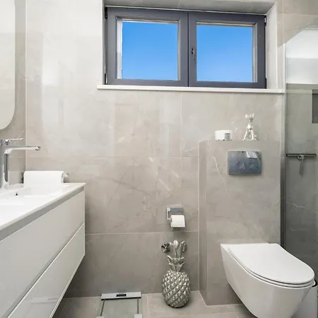 Holiday home 3 Bedroom Lovely In Dugi Rat