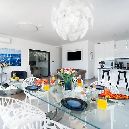3 Bedroom Lovely In * Dugi Rat