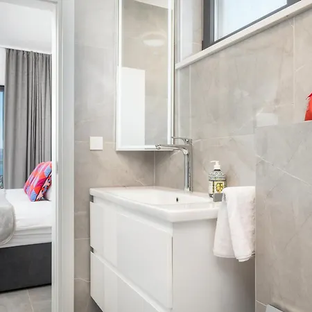 3 Bedroom Lovely In Casa vacanze Dugi Rat