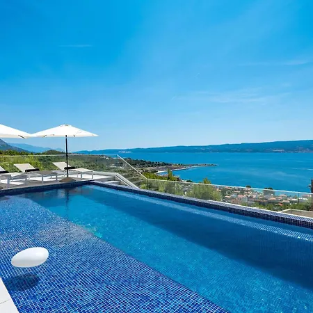 Awesome In With Private Swimming Pool, Be Inside Or Outside