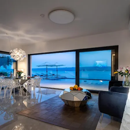 Awesome In With Private Swimming Pool, Be Inside Or Outside دوغي رات