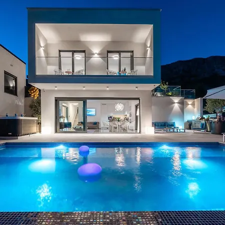 Σπίτι διακοπών 3 Bedroom Lovely In