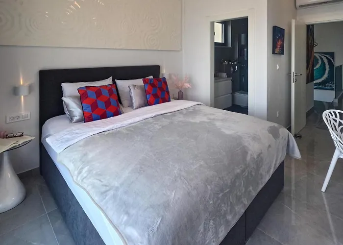 Semesterbostad 3 Bedroom Lovely In Dugi Rat