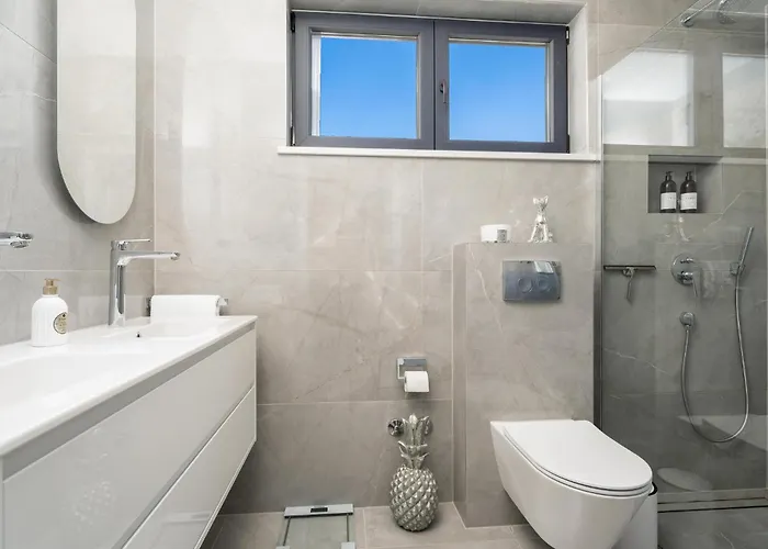 Semesterbostad 3 Bedroom Lovely In Dugi Rat