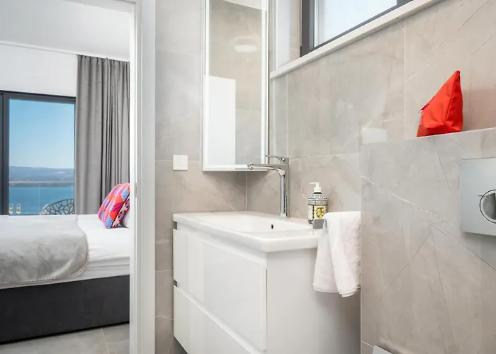 3 Bedroom Lovely In Semesterbostad Dugi Rat