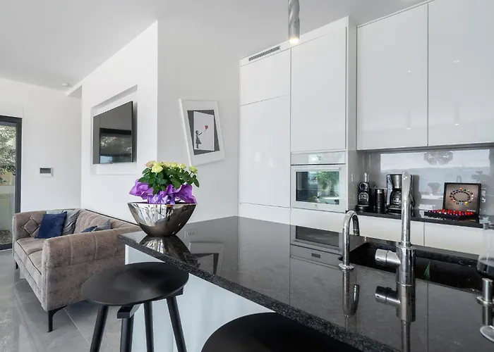 Semesterbostad 3 Bedroom Lovely In Dugi Rat