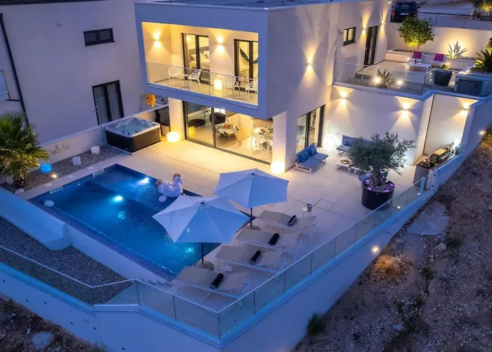 3 Bedroom Lovely In Semesterbostad Dugi Rat